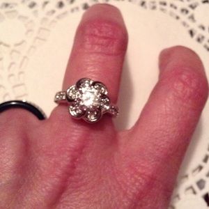 🌸💍New silver and CZ floral fashion ring